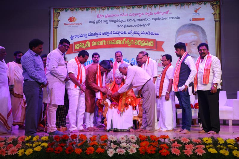 Sri Mulugu Ramalingeshwara Varaprasad Siddhanti was honoured with Jyotishyasastra Vignana Visharadha at Tummalapalli Kalakshetram, Vijayawada (219)